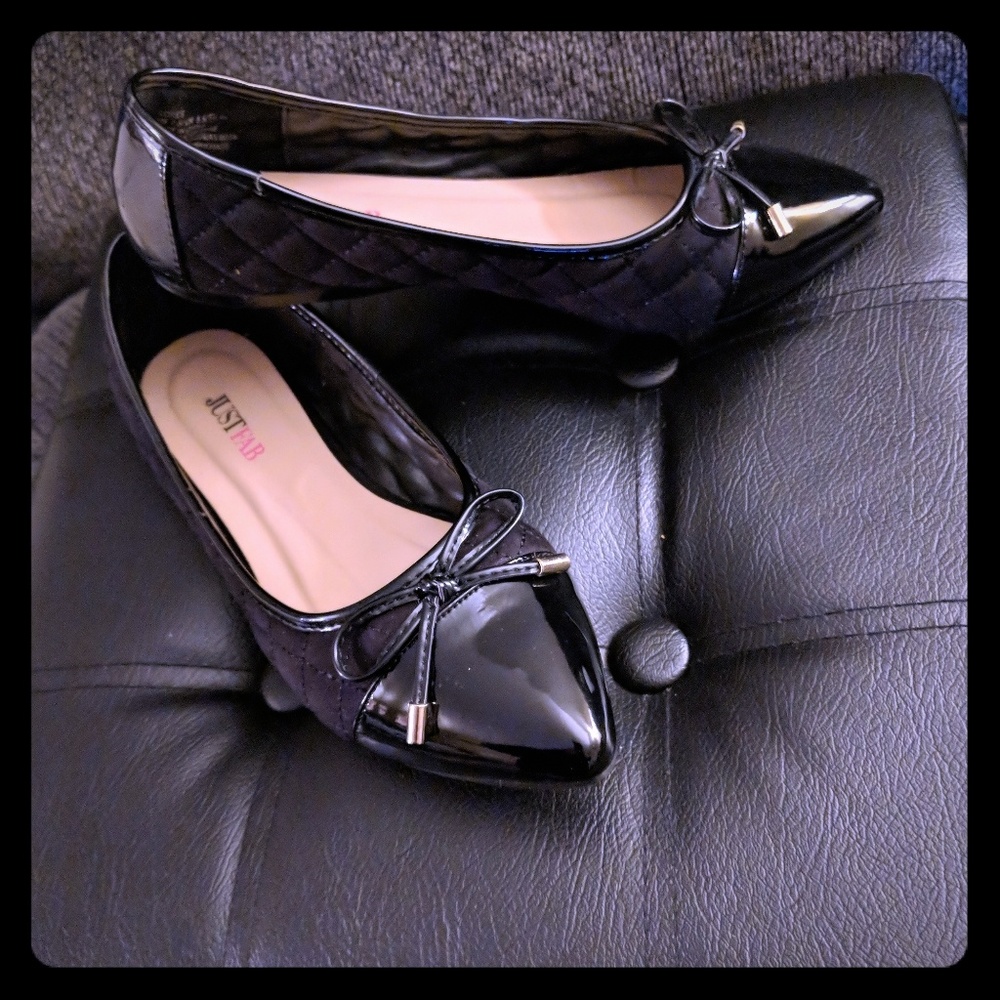 Black pointed toe flats